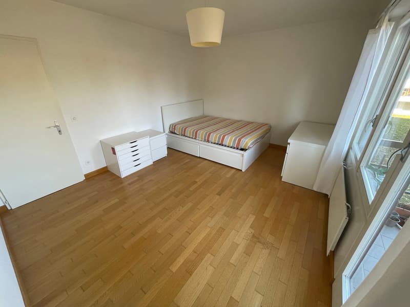 Jolie chambre avec balcon en colocation à St-Sulpice (FILLES) (2)