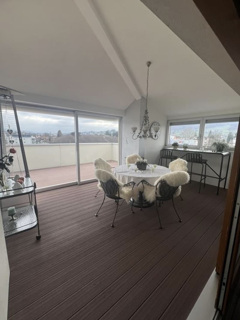 NACHMIETER GESUCHT Reinach AG - 6.5 Zi, 200m2, 4. OG, Terrasse mit Aussicht + Balkon > Per 1.12.2026 (2)