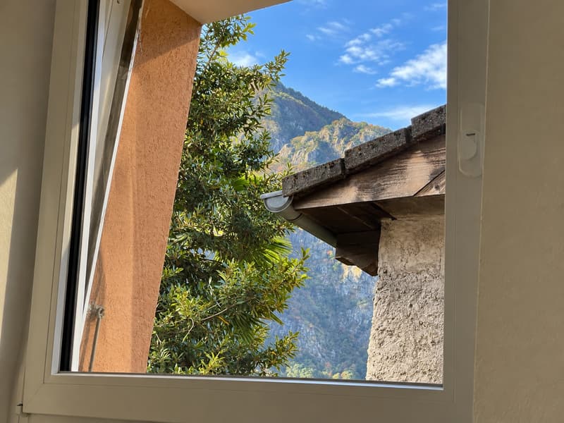 Luminoso appartamento di 4 locali a Biasca con grande terrazza panoramica e vista sulle Alpi (5)
