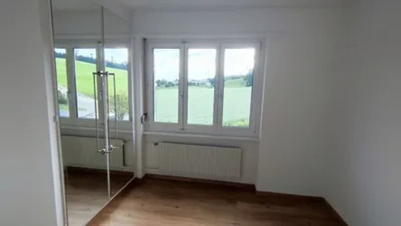 Modernes WG Zimmer in Niederwangen, frisch renoviert 2023 (2)