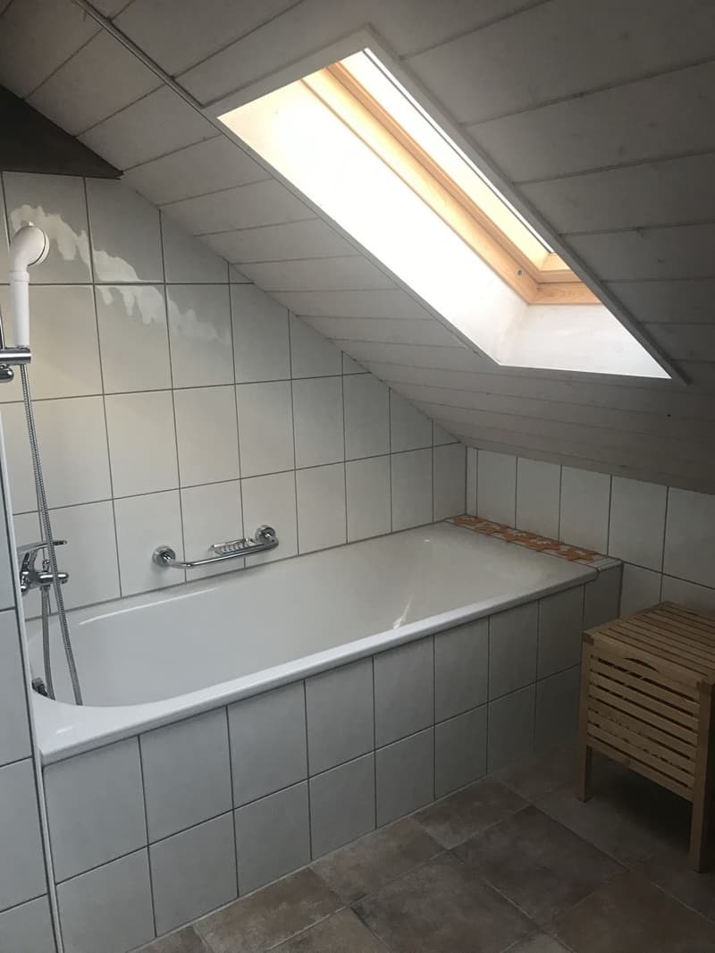 Wunderschöne 2.5-Zimmer-Dachwohnung mit Alpen- und Gurtenblick sucht Nachmieter/in! (7)