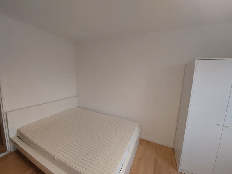Room to rent (2)