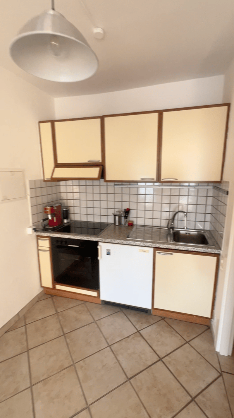 Bright studio in Castagnola with exceptional panoramic lake view and private outdoor space. (2)