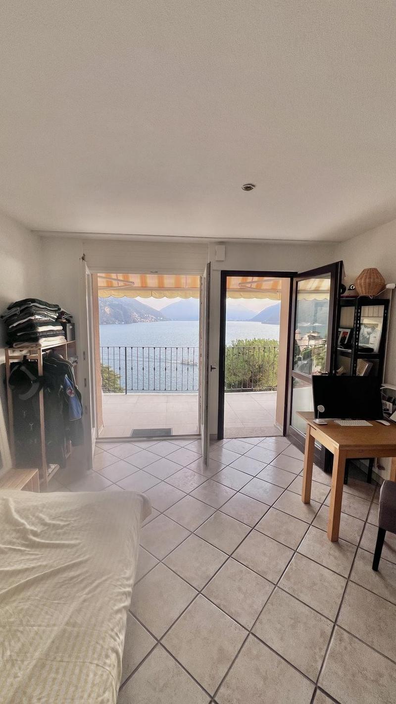 Bright studio in Castagnola with exceptional panoramic lake view and private outdoor space. (1)