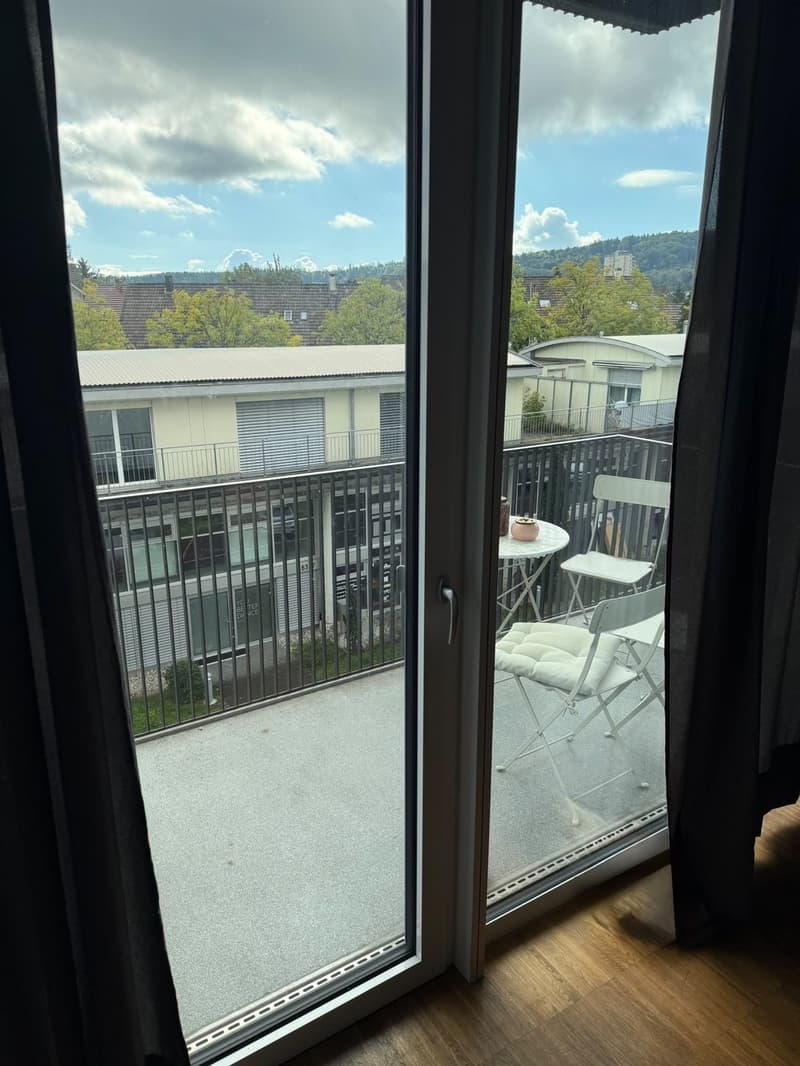 Grosszügige 3.5-Zimmer-Wohnung mit sonnigem Balkon in Regensdorf (5)
