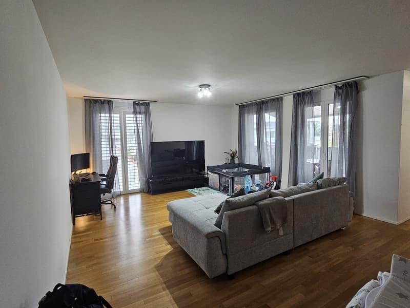 Bright 2.5-Room Top-Floor Apartment with Large Balcony - Glattbrugg (8152 Zurich) (2)