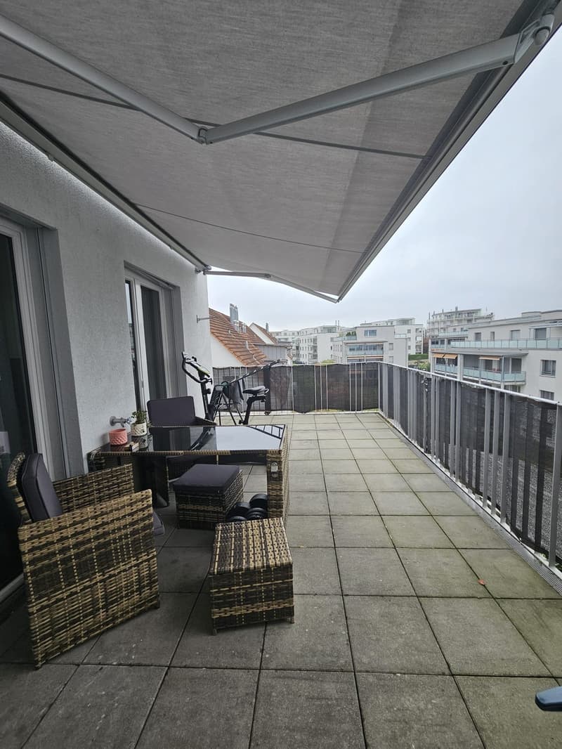 Bright 2.5-Room Top-Floor Apartment with Large Balcony - Glattbrugg (8152 Zurich) (5)