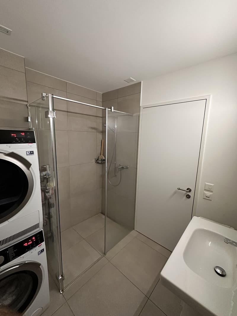 Moderne 2.5-Zimmer-Wohnung im 2. OG mit Balkon und eigenem Waschturm in der Überbauung Gerlis (7)