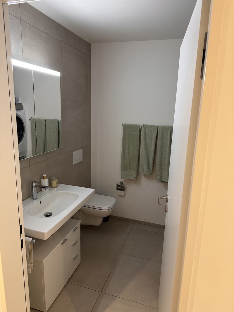 Moderne 2.5-Zimmer-Wohnung im 2. OG mit Balkon und eigenem Waschturm in der Überbauung Gerlis (6)