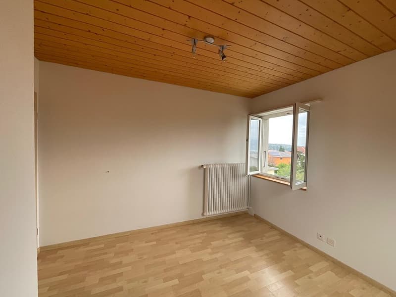 Grosszügige 5.5-Zimmer Maisonette Wohnung mit Seesicht in Bellmund zu vermieten (9)