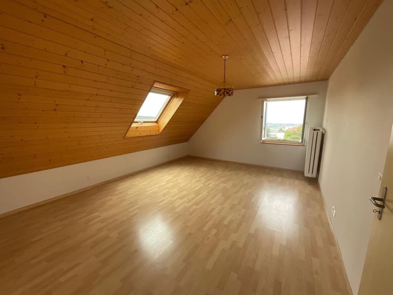 Grosszügige 5.5-Zimmer Maisonette Wohnung mit Seesicht in Bellmund zu vermieten (8)