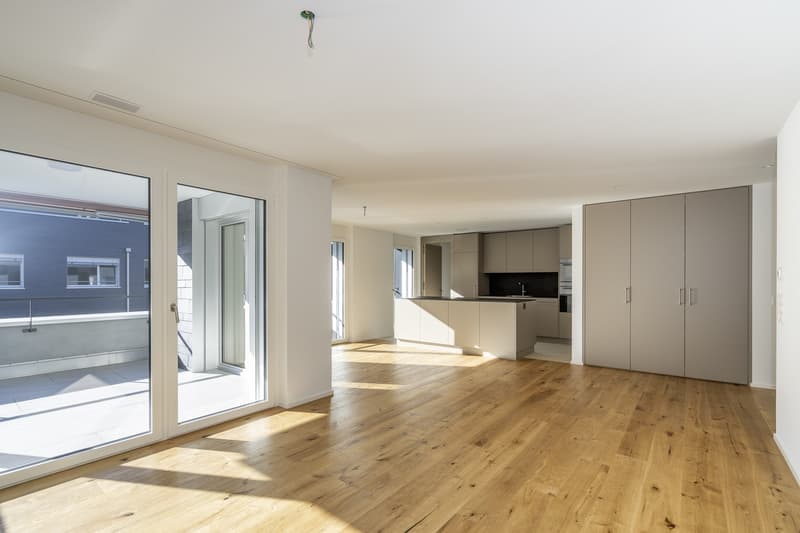 Nachmieter gesucht: helle 3½-Zimmer-Wohnung mit grossem Balkon in Sattel (1)