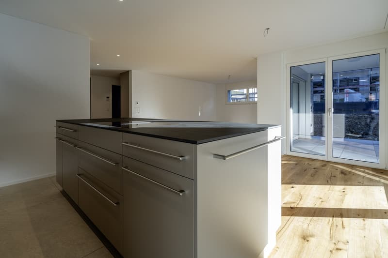 Nachmieter gesucht: helle 3½-Zimmer-Wohnung mit grossem Balkon in Sattel (5)