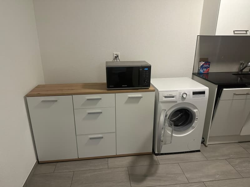 Renovierte 3.5-Zimmer-Wohnung mit gedecktem Balkon und Lift (3)