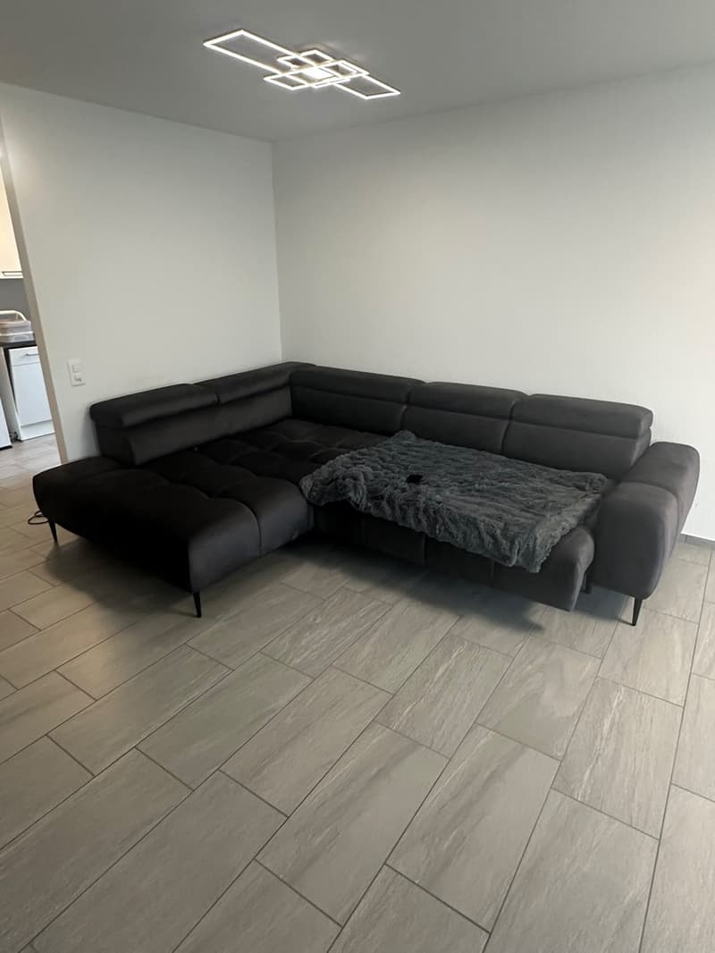 Renovierte 3.5-Zimmer-Wohnung mit gedecktem Balkon und Lift (4)