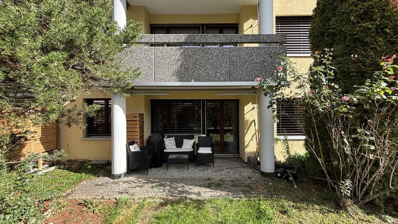 Gemütliche 2.5-Zimmer-Wohnung mit privatem Gartensitzplatz und Rasen in Samstagern (11)