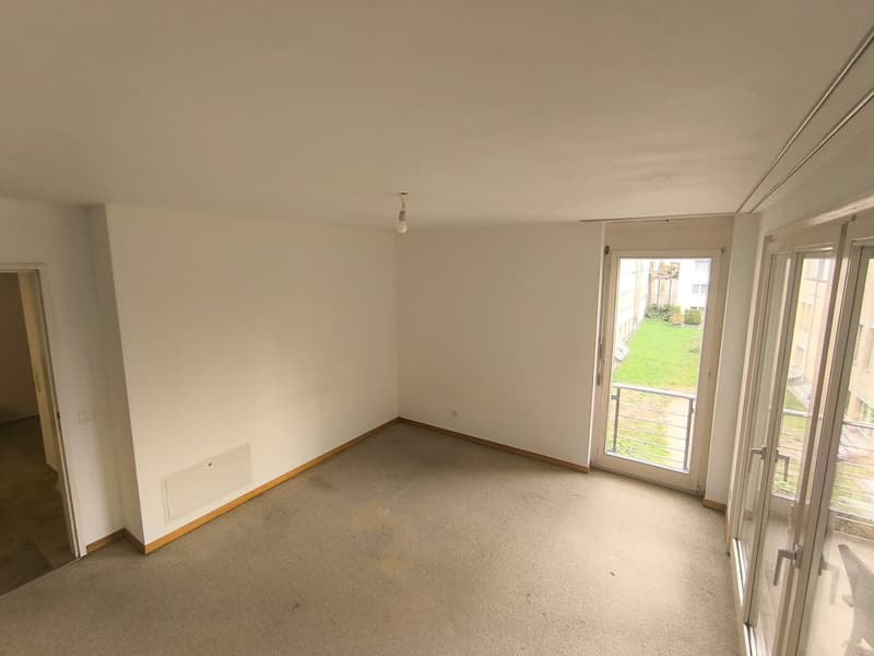 Ruiges Zimmer in 4er WG mit gutem ÖV Anschluss (1)