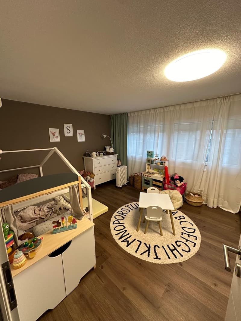 Grosszügige 4.5-Zimmer-Maisonette mit 2 Balkonen in Wangen bei Dübendorf (11)