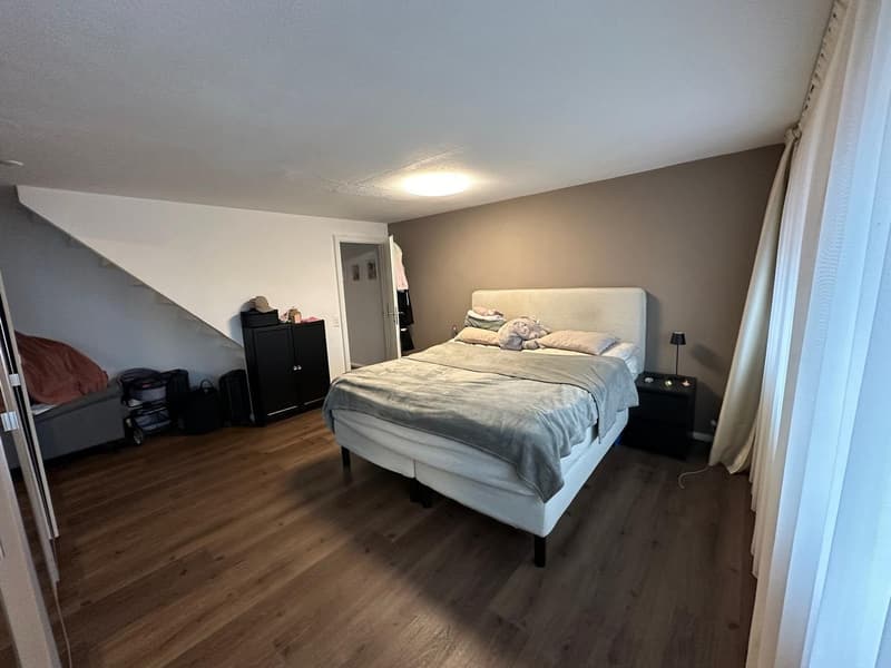 Grosszügige 4.5-Zimmer-Maisonette mit 2 Balkonen in Wangen bei Dübendorf (9)