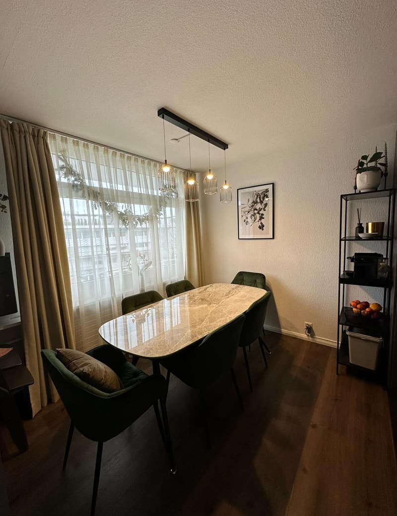 Grosszügige 4.5-Zimmer-Maisonette mit 2 Balkonen in Wangen bei Dübendorf (2)