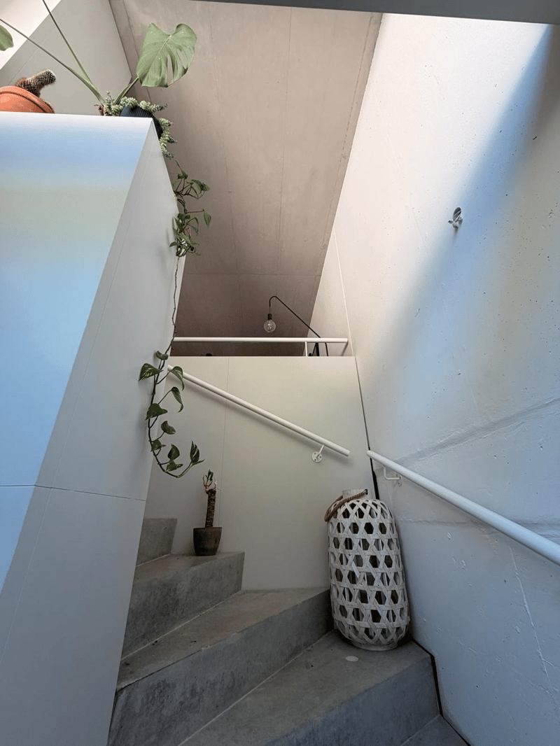 Design-Wohnperle an Zürich Stadtgrenze: 2,5 Zimmer, befristet 6 Monate, teilmöbliert mit Möglichkeit zur Übernahme. (7)