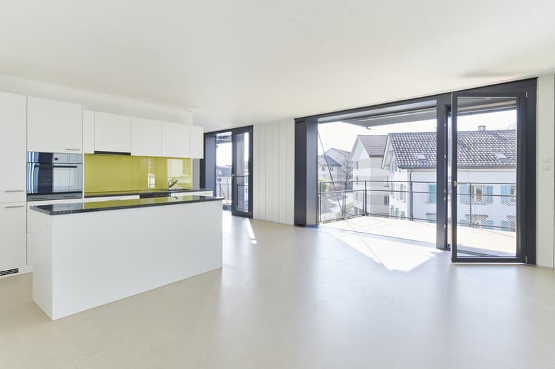 Helle 2.5-Zimmer-Wohnung im obersten Stock mit Berg- und Seesicht  ab 1. November (2)