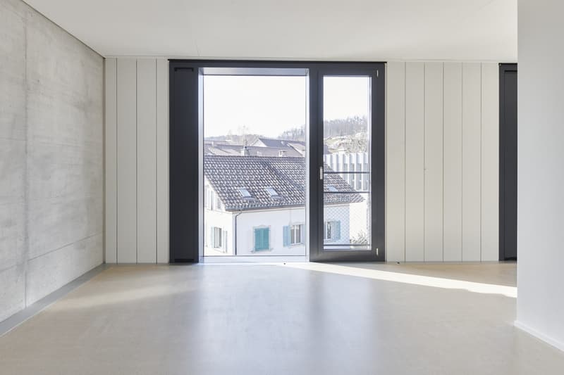 Helle 2.5-Zimmer-Wohnung im obersten Stock mit Berg- und Seesicht  ab 1. November (3)