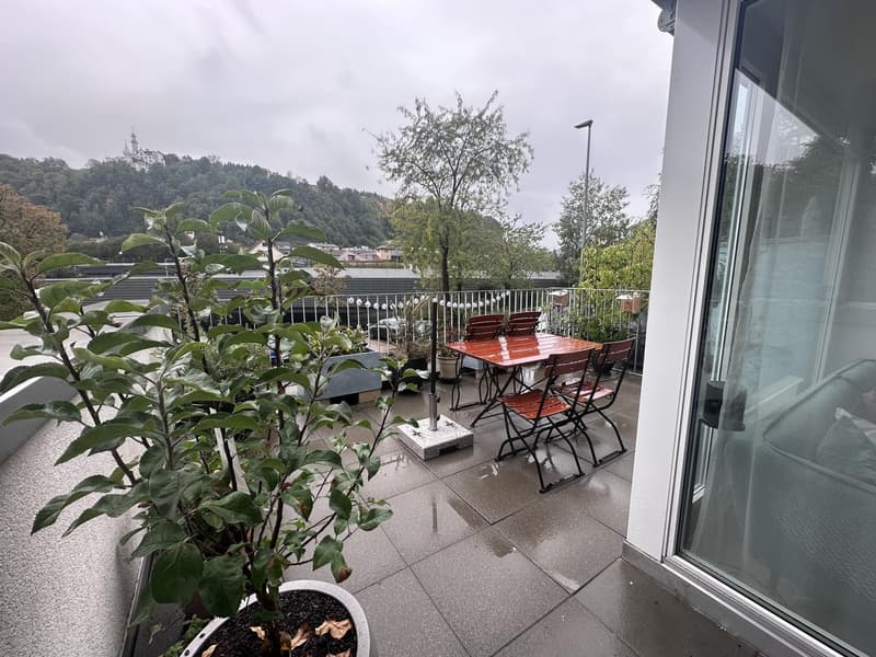 Helle 3.5-Zimmer-Wohnung mit Terrasse und Blick auf den Gütsch (2)