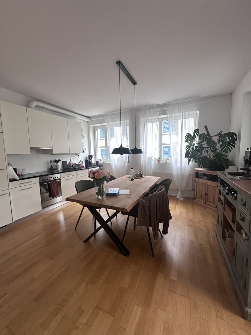 Helle 3.5-Zimmer-Wohnung mit Terrasse und Blick auf den Gütsch (4)