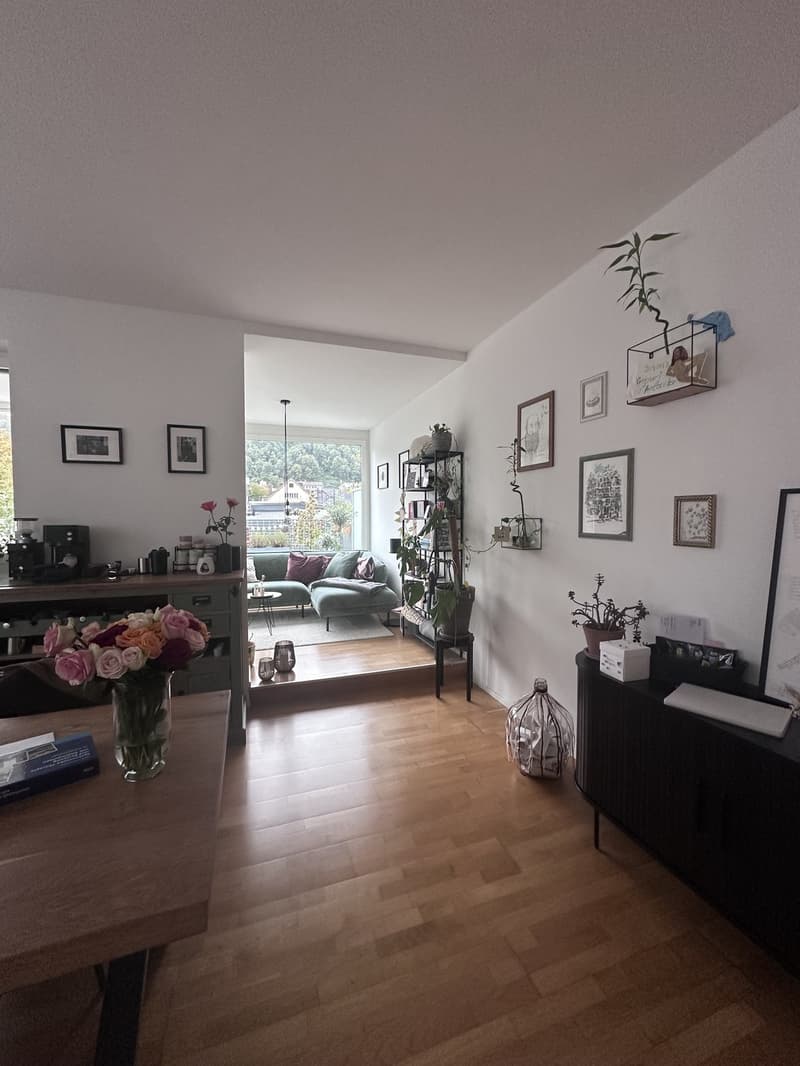 Helle 3.5-Zimmer-Wohnung mit Terrasse und Blick auf den Gütsch (3)