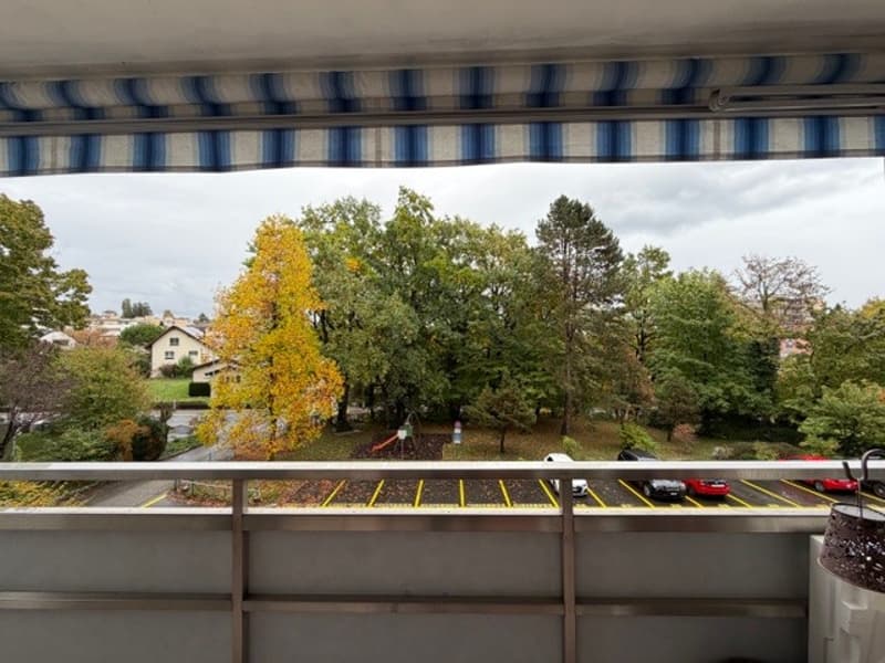 Lumineux 4,5 pièces avec balcon et vue sur la verdure, quartier de Beausobre à Morges (4)