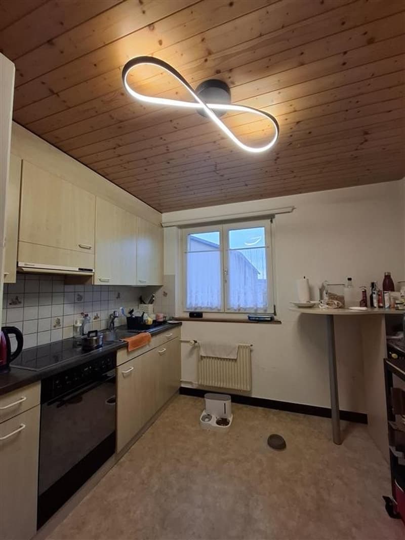 Nachmieter gesucht für günstige und charmante 3-Zimmer Altbauwohnung (2)