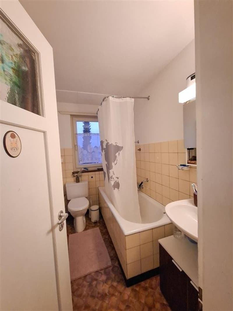 Nachmieter gesucht für günstige und charmante 3-Zimmer Altbauwohnung (8)