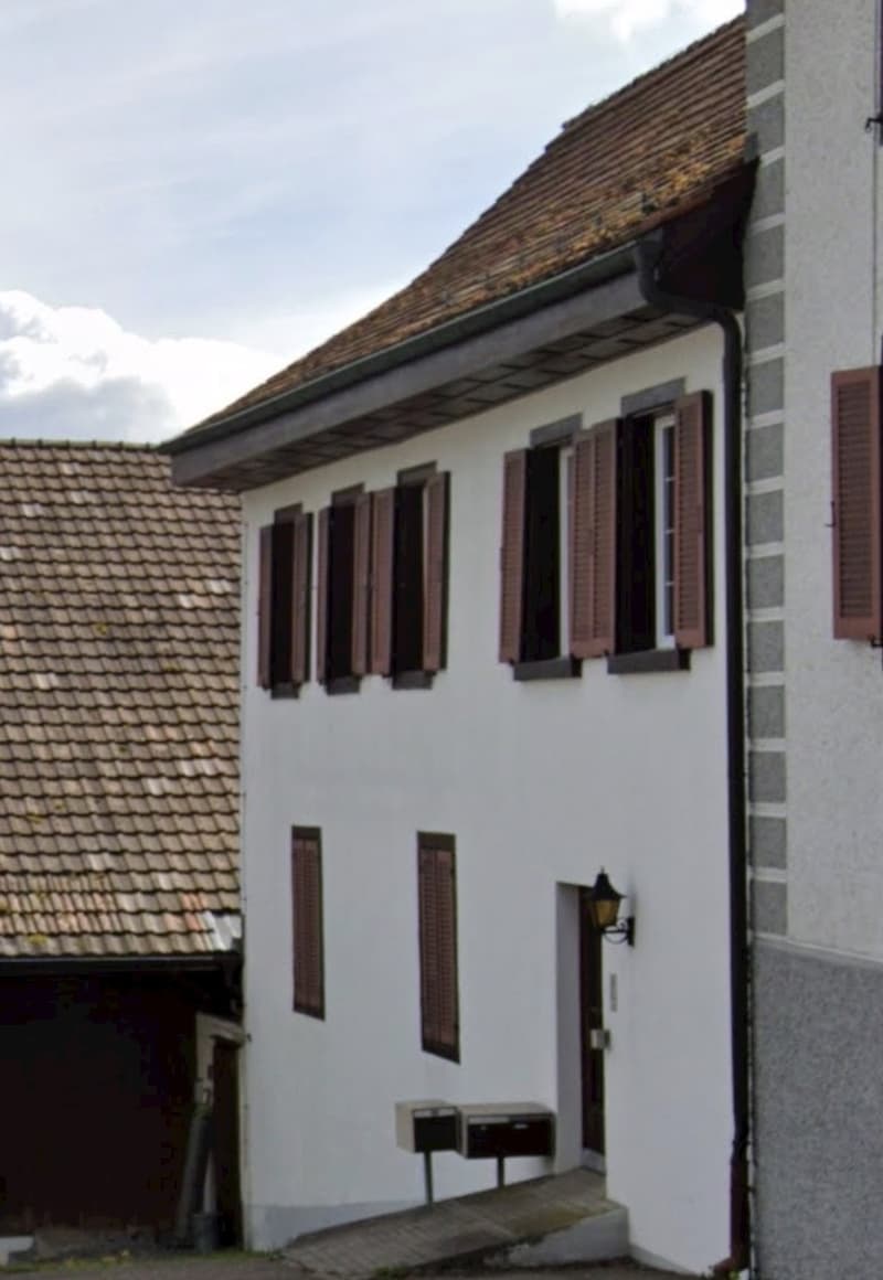 günstige und grosszügige 3 1/2 Zimmer Wohnung in Arni (2)