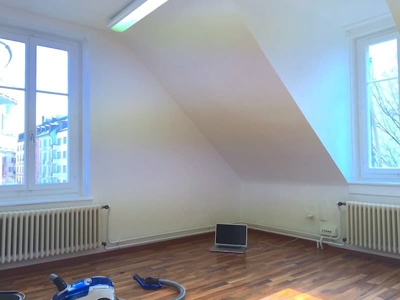 Mitbewohnerin für ruhiges WG Attika-Zimmer im Kreis 4 ab 1. Dezember (2)