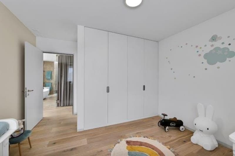 WG-Zimmer mit eigenem Bad in Attikawohnung mit Dachterrasse (2)