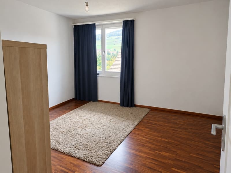 Charmante 5.5-Zimmer-Maisonette mit Cheminée und Balkon in Rorbas (6)