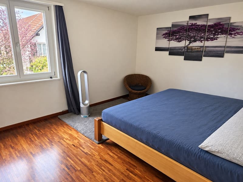 Charmante 5.5-Zimmer-Maisonette mit Cheminée und Balkon in Rorbas (5)