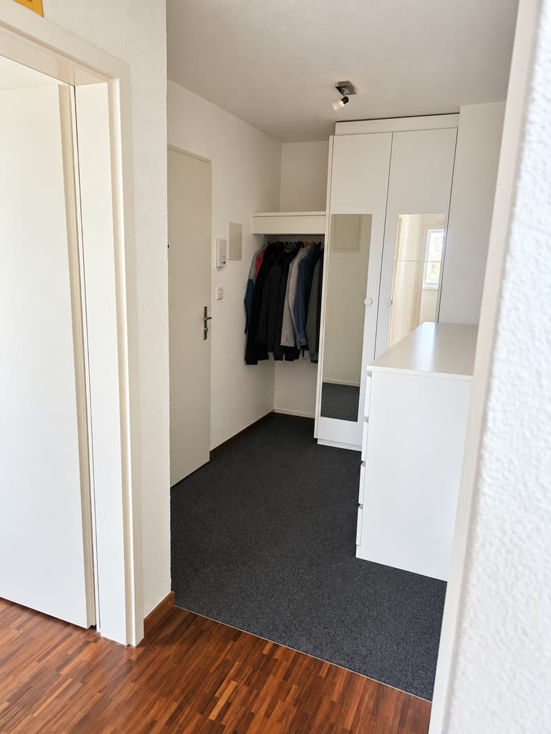 Charmante 5.5-Zimmer-Maisonette mit Cheminée und Balkon in Rorbas (4)