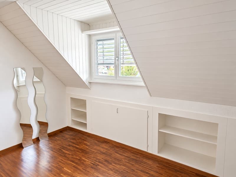 Charmante 5.5-Zimmer-Maisonette mit Cheminée und Balkon in Rorbas (8)