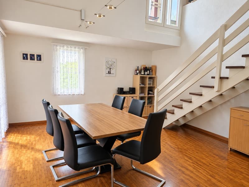 Charmante 5.5-Zimmer-Maisonette mit Cheminée und Balkon in Rorbas (1)