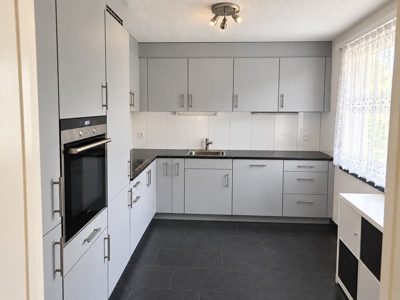 Charmante 5.5-Zimmer-Maisonette mit Cheminée und Balkon in Rorbas (3)