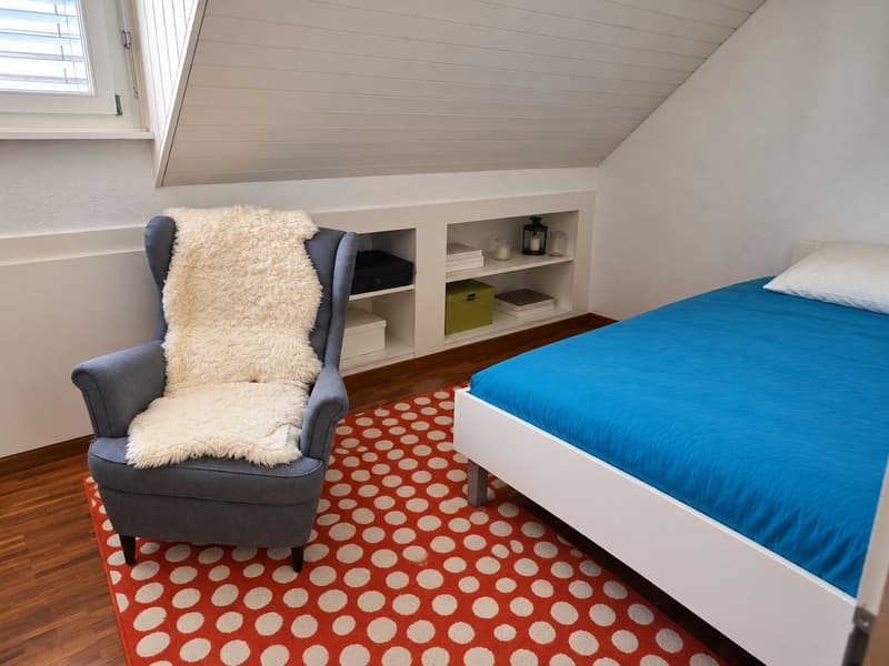 Charmante 5.5-Zimmer-Maisonette mit Cheminée und Balkon in Rorbas (10)