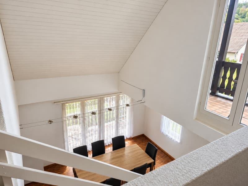 Charmante 5.5-Zimmer-Maisonette mit Cheminée und Balkon in Rorbas (2)