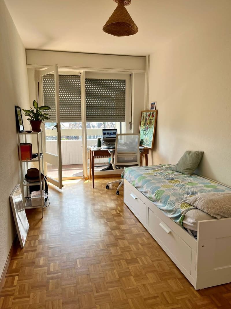 Bright furnished room with balcony & view, Dec to Mar, all bills included (1)