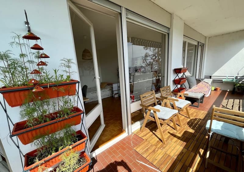 Bright furnished room with balcony & view, Dec to Mar, all bills included (5)