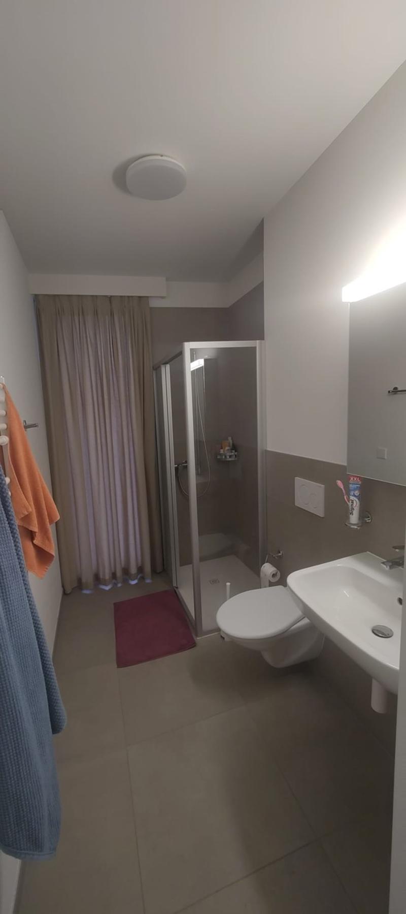 Bright & Fully Furnished Student Room with Private Balcony: 2 Min from USI Campus (3)