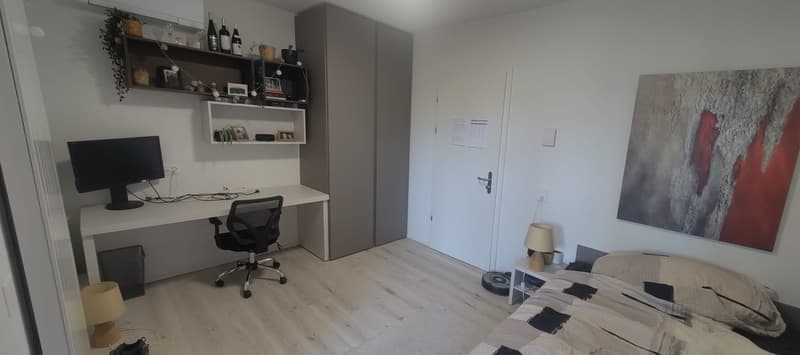 Bright & Fully Furnished Student Room with Private Balcony: 2 Min from USI Campus (1)