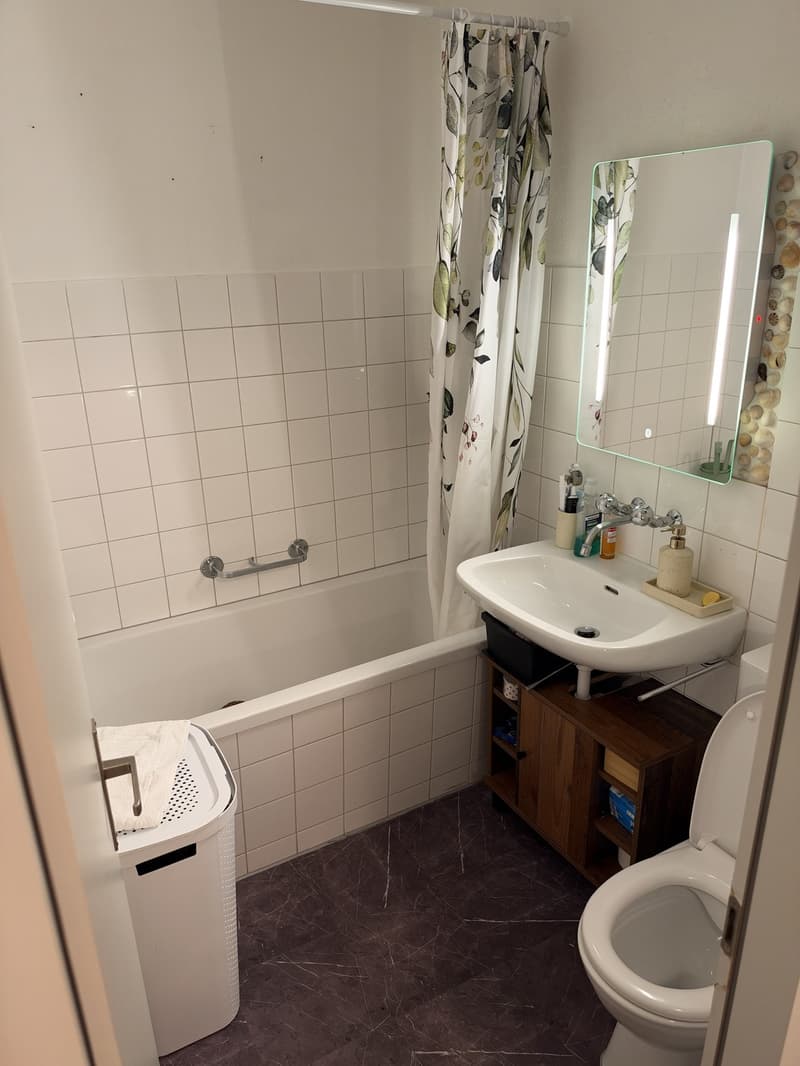 Nachmieter gesucht per 01.12.2026 für schöne 2.5 Wohnung in Heimberg. (4)