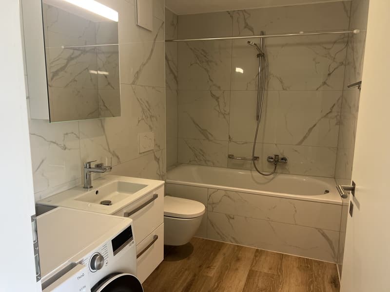 Bright & Modern 2.5-Room Apartment with Balcony in Romont (3)